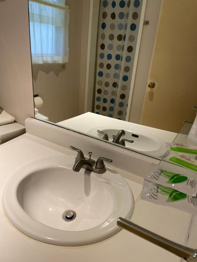 Red Bluff Inn Екстер'єр фото