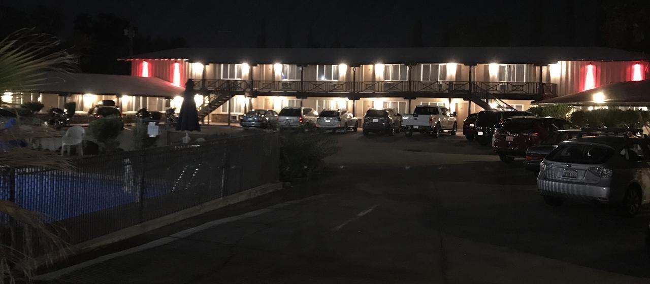Red Bluff Inn Екстер'єр фото